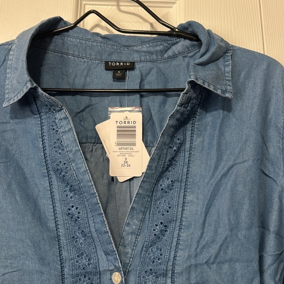 Torrid Blue Chambray V Neck Button Front Long Sleeve Top with Lace Detail - Picture 3 of 13